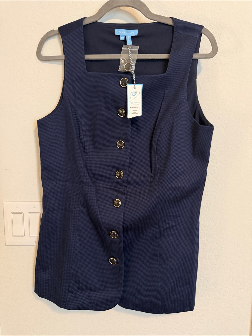 Draper James Navy Sleeveless Button-Front Shell Top - Picture 4 of 7